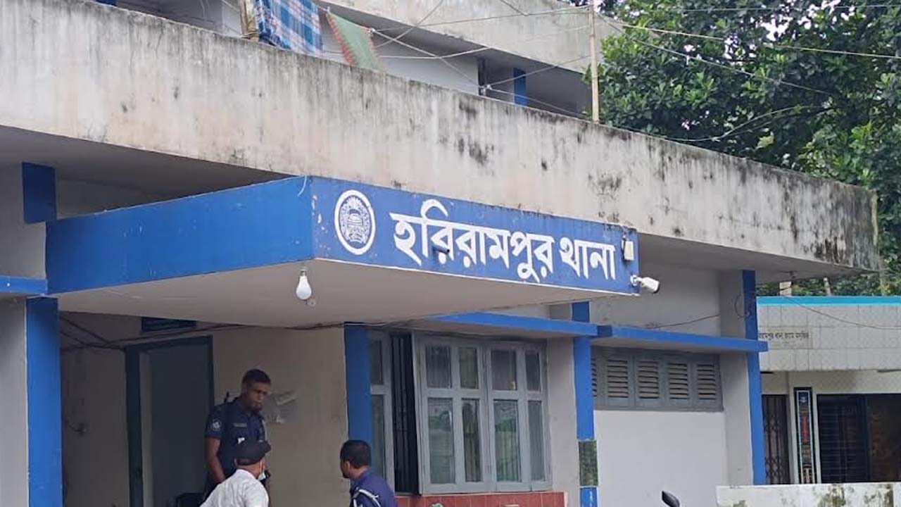 মানিকগঞ্জে মোবাইল কেড়ে নেওয়ায় স্কুলছাত্রীর আত্মহত্যা