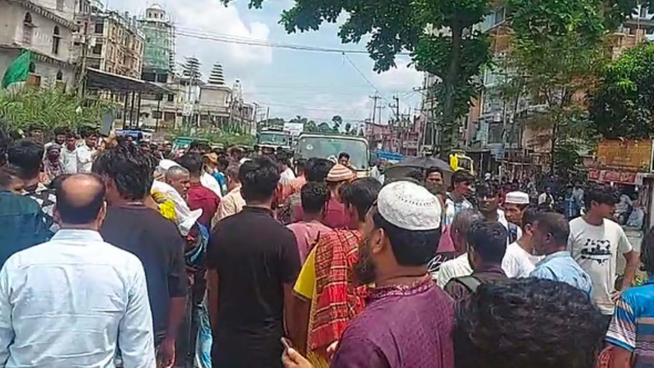 রাউজানে ট্রাকচাপায় সাবেক ইউপি সদস্য নিহত