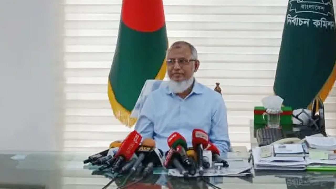 চলতি সেপ্টেম্বরেই ইউপি নির্বাচনের তপশিল : ইসি আনোয়ারুল