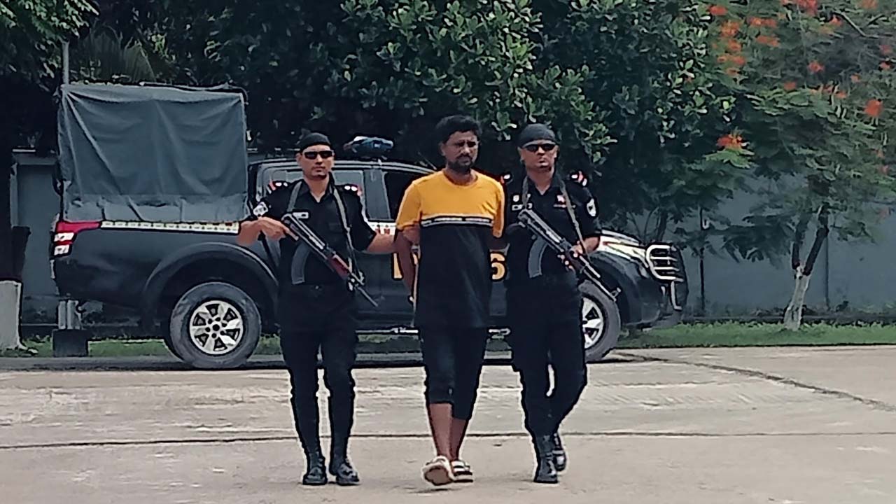 র‌্যাব গ্রেপ্তার করল খুলনার ‘শুটার আরমান’