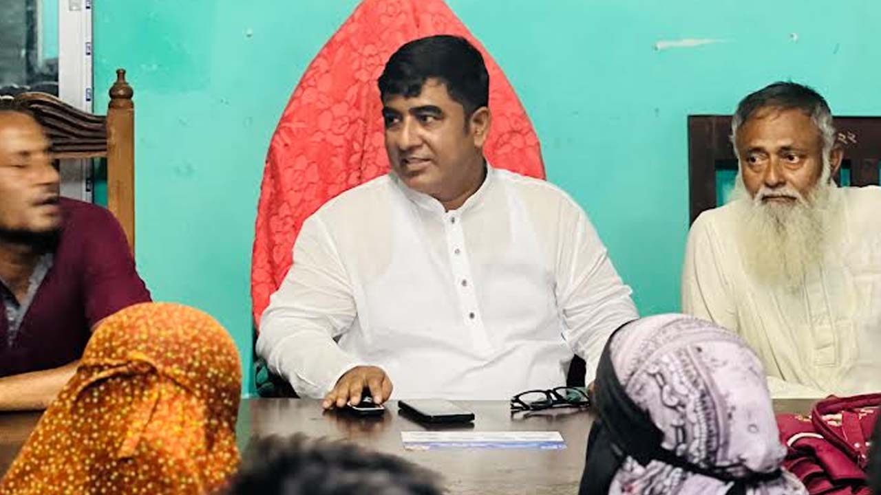 নহাটা ইউপি চেয়ারম্যান দুই বছর পর কার্যালয়ে ফিরলেন