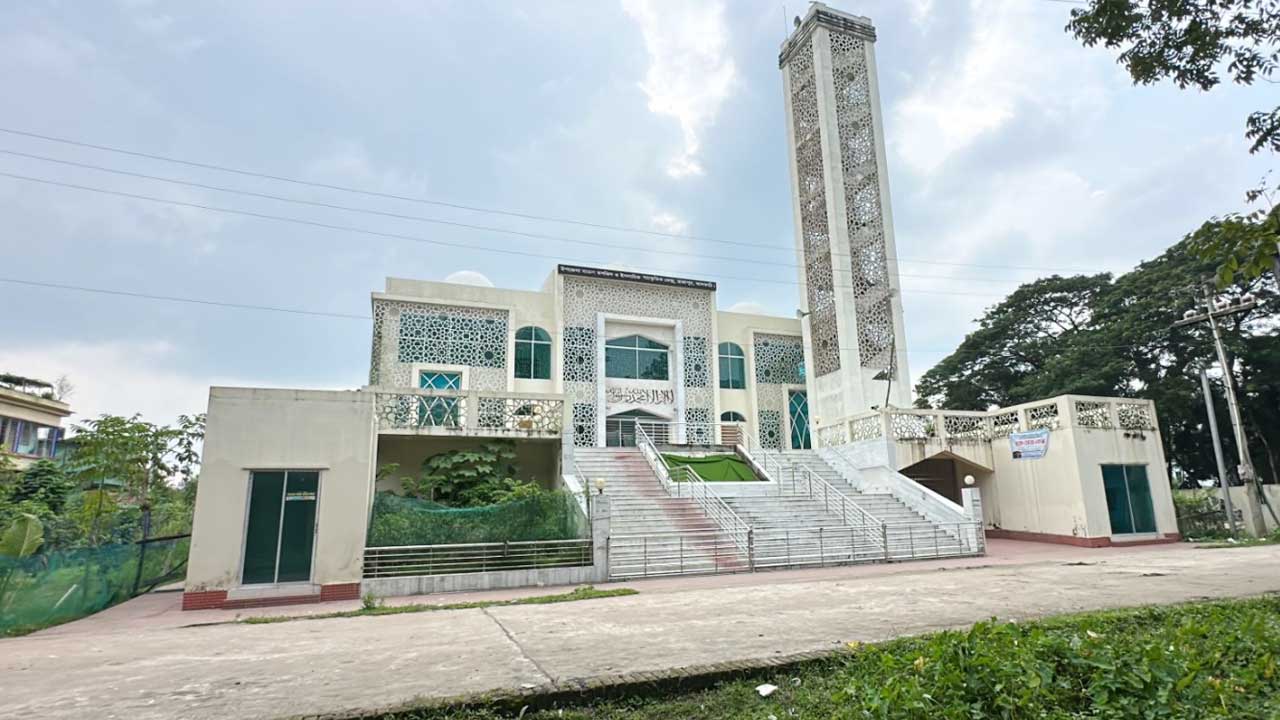 ঝালকাঠির মডেল মসজিদে সাতদিন ধরে বিদ্যুৎ ও ওজুর পানি বন্ধ