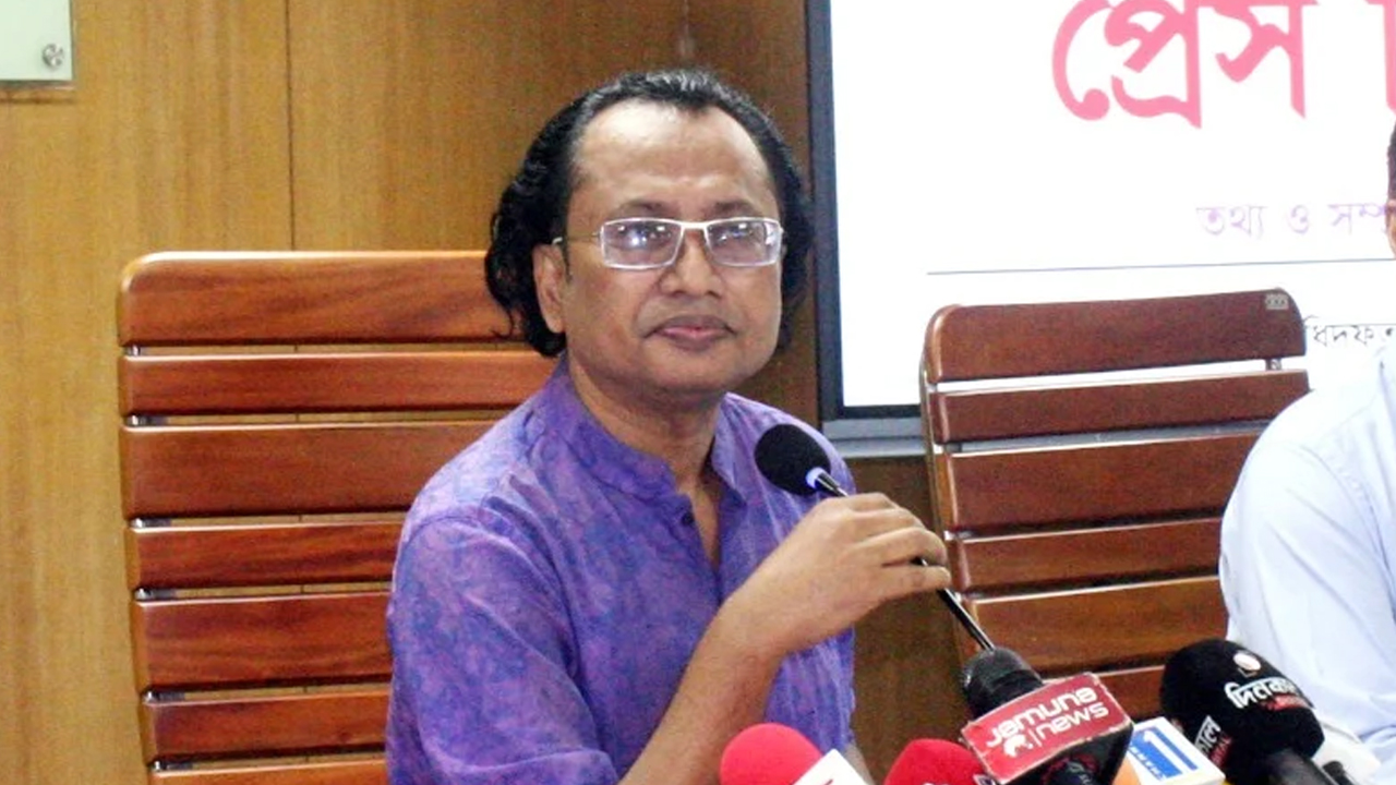 ভারতের গণমাধ্যমে হাসিনাকে এখনও কথা বলতে দেওয়া অপ্রত্যাশিত: তথ্য উপদেষ্টা