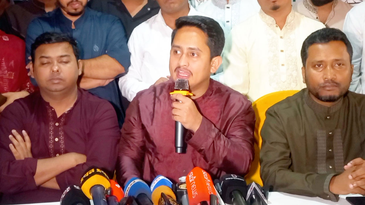 সারজিস আলমের মতে শেখ হাসিনা আর দেশে ফিরতে পারবেন না