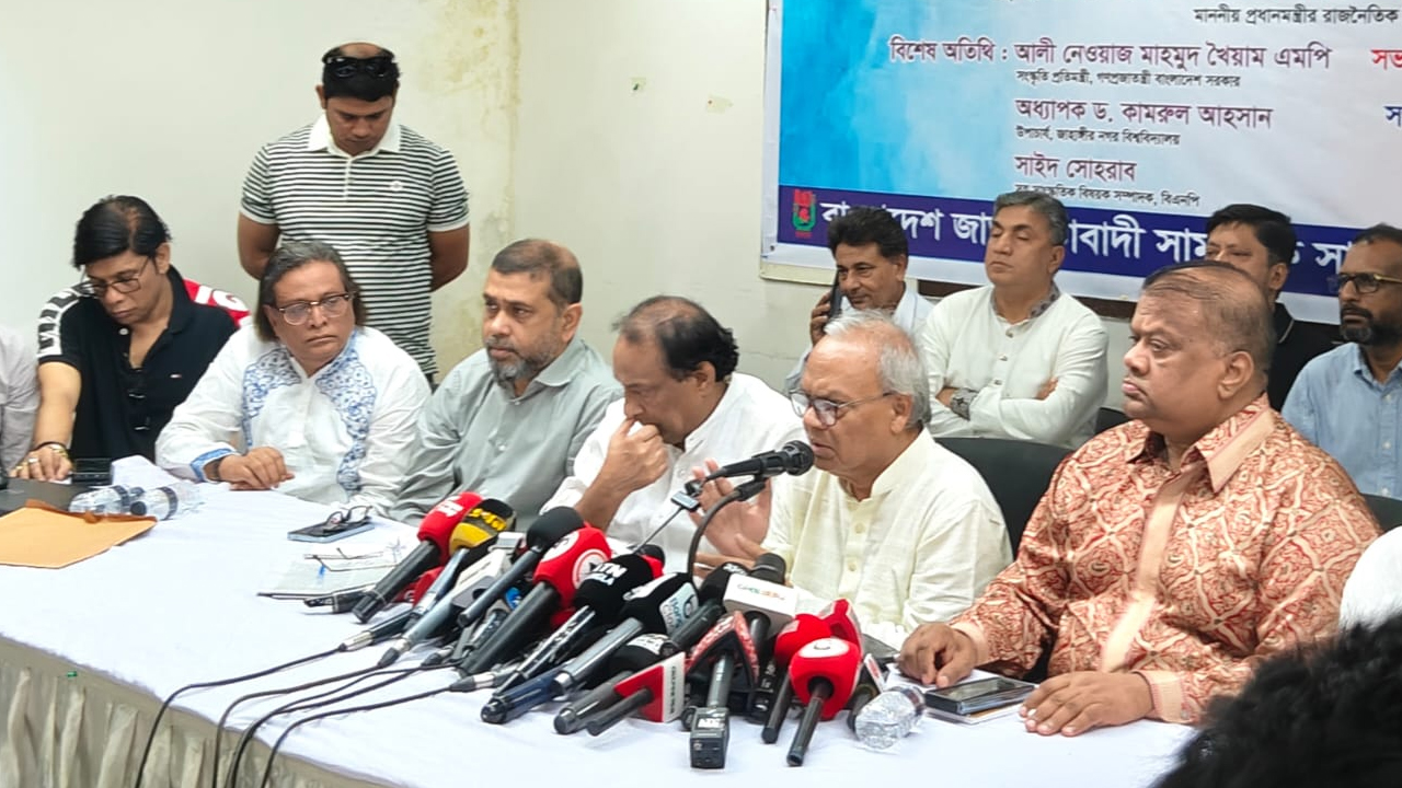 গ্যাস-বিদ্যুৎ সংকটকে রাজনৈতিক ইস্যু বানিয়ে বিভ্রান্তি ছড়ানো হচ্ছে: রিজভী