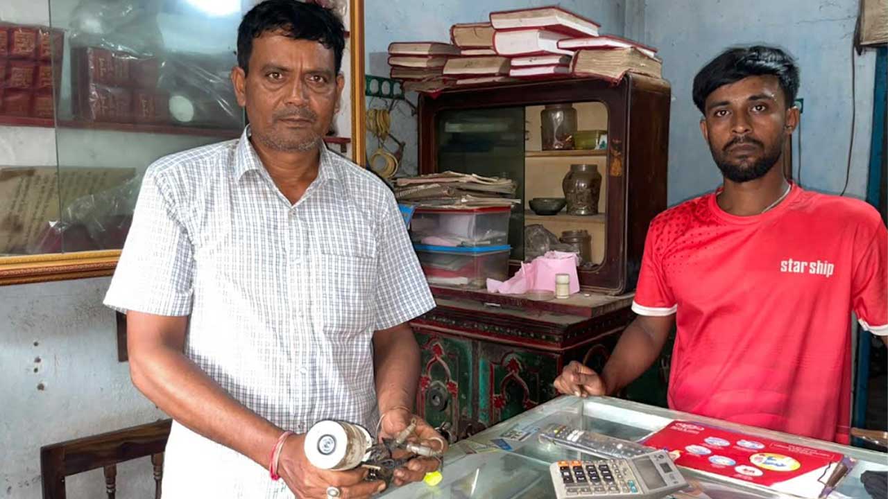 কুষ্টিয়ার খোকসায় পাঁচ প্রতিষ্ঠানে ডাকাতি, পুলিশ বলছে চুরি