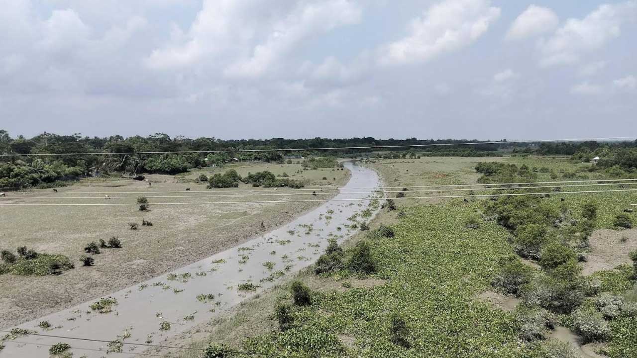 শোলমারী নদীর সংকটে খননই কি স্থায়ী সমাধান?
