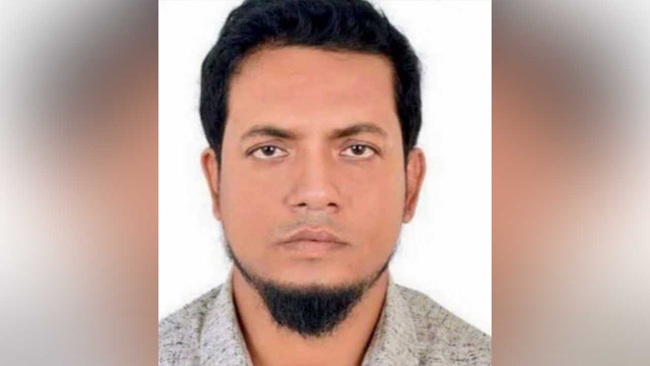 রোহিঙ্গাদের জন্মসনদ দেওয়ায় ইউপি কর্মকর্তা সাময়িক বরখাস্ত
