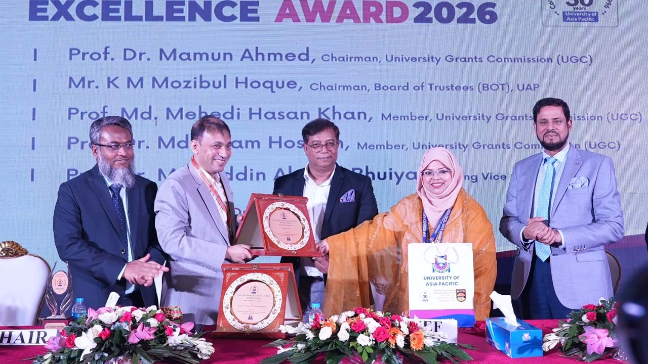 ইউএপি প্রদান করল গবেষণা উৎকর্ষ পুরস্কার
