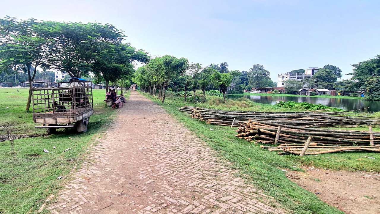 যানজট কমাতে কালীগঞ্জে হকার্স মার্কেট নির্মাণের উদ্যোগ নিল পৌরসভা