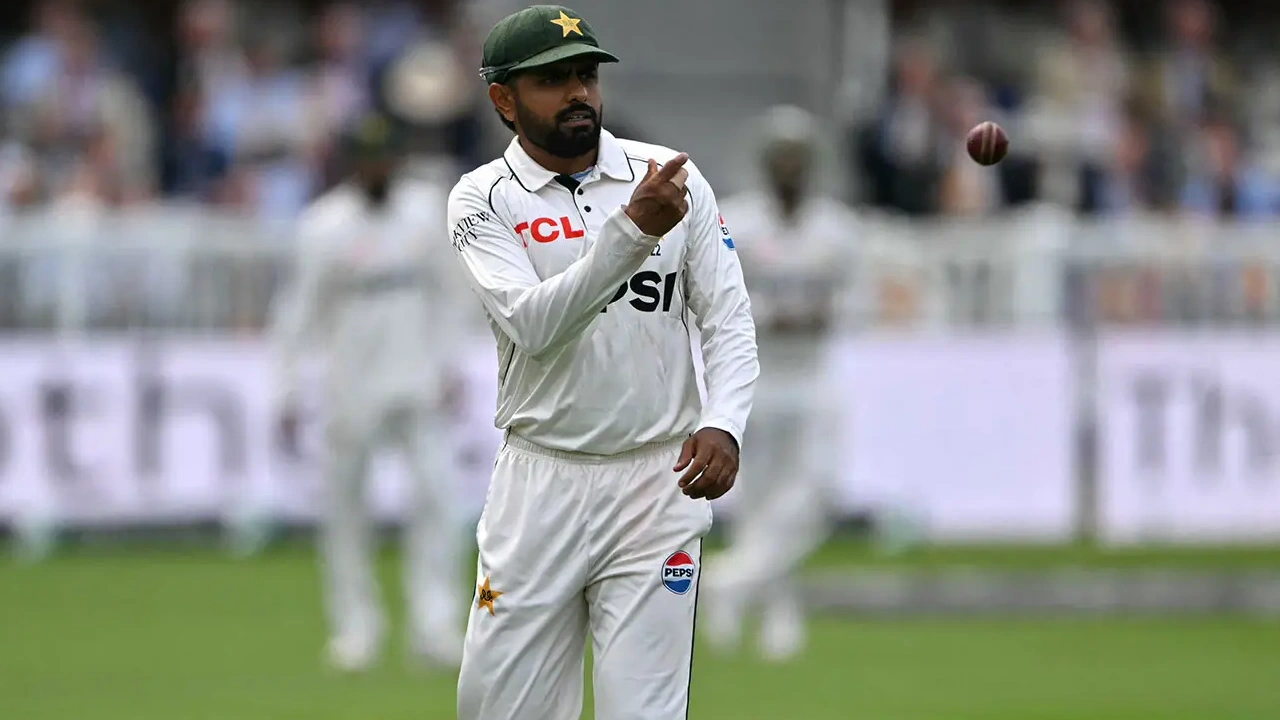 বাবরকে না জানিয়েই পাকিস্তান দলে ওলটপালট