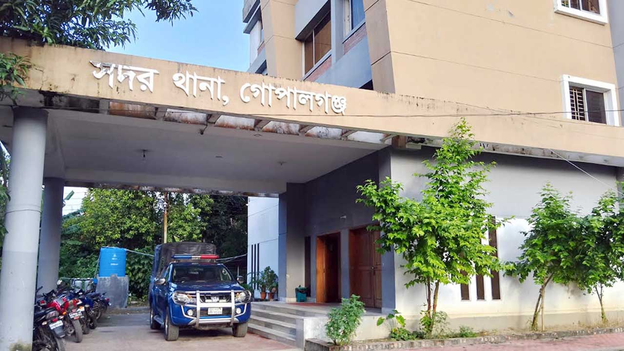 গোপালগঞ্জে শিবির নেতাদের ওপর হামলা, মোটরসাইকেলে আগুন