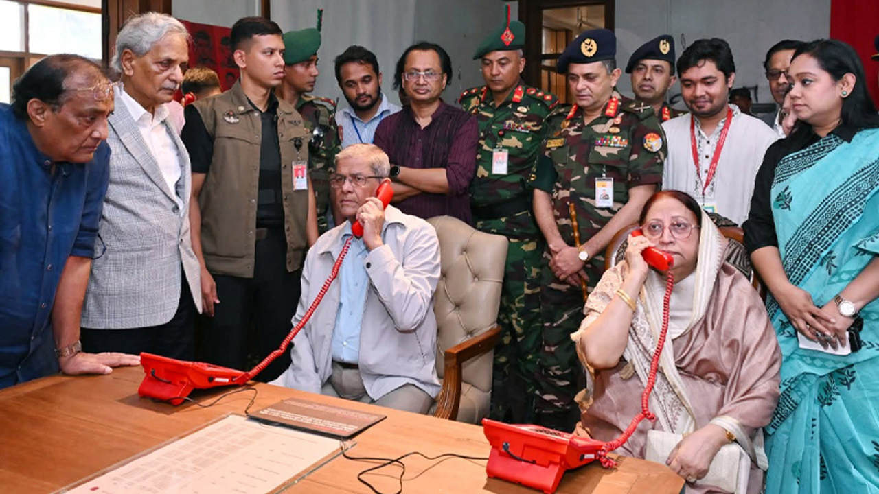 রাষ্ট্রপতি জুলাই গণঅভ্যুত্থান স্মৃতি জাদুঘর পরিদর্শন করলেন