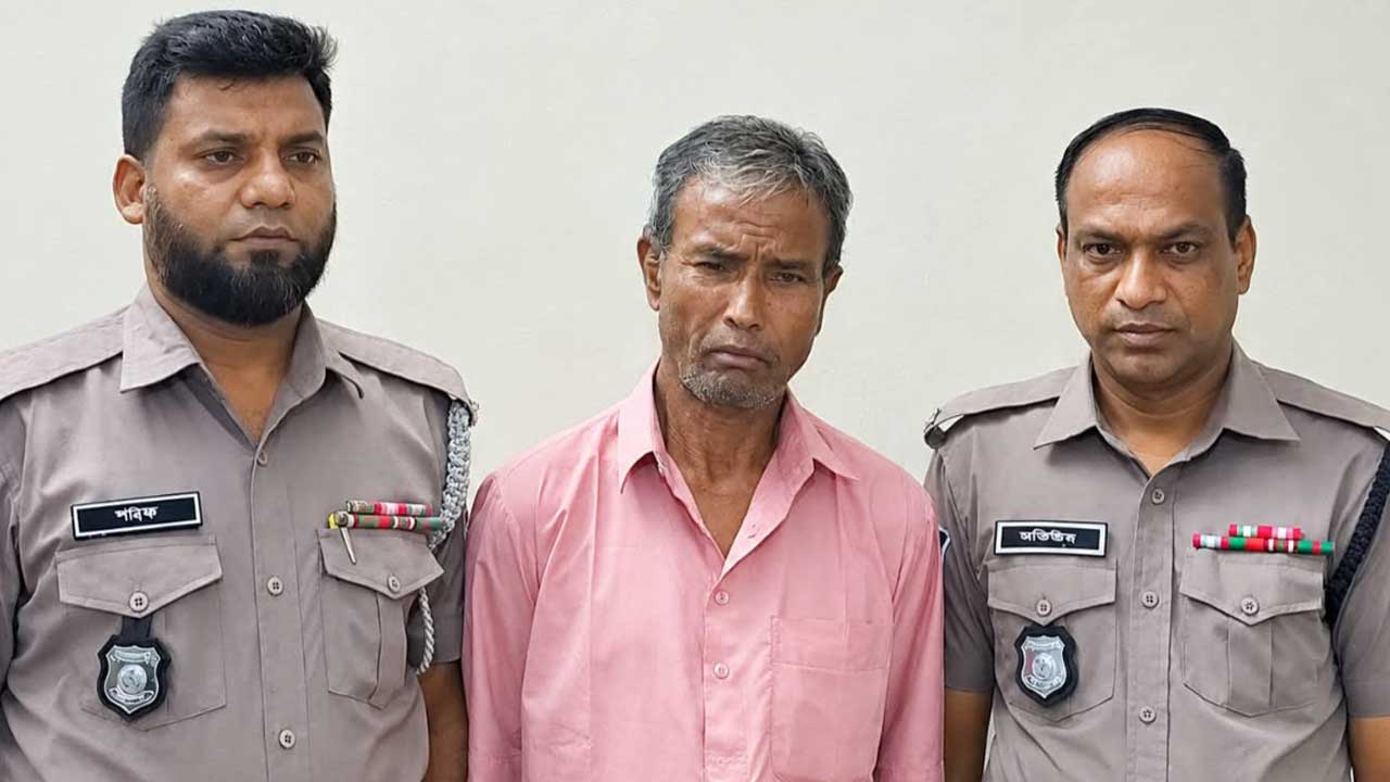 ট্রেনে জুস খাইয়ে অচেতন যাত্রী, ফুল মিয়া গ্রেপ্তার