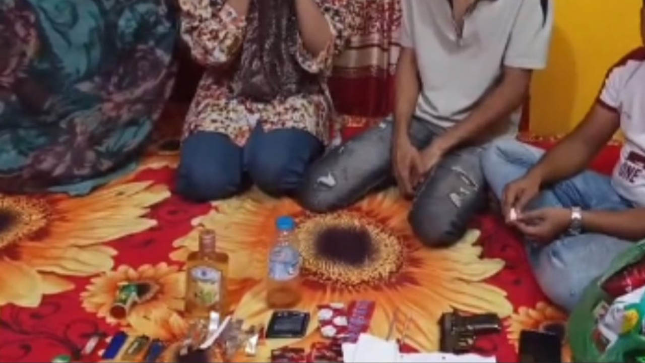 জন্মদিনের দাওয়াত বলে পিস্তল দেখিয়ে ৩ লাখ টাকা আদায়