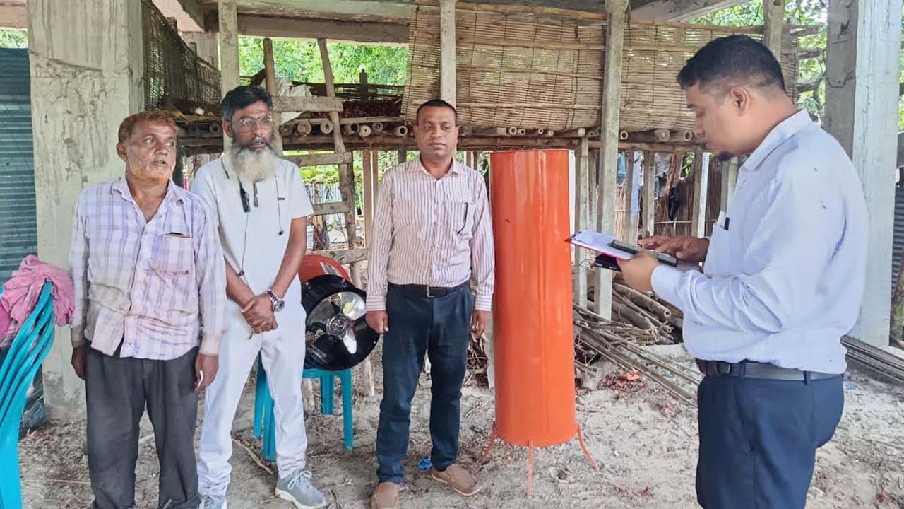 পাবনায় এয়ার ফ্লো মেশিন বিতরণে কড়াকড়ি