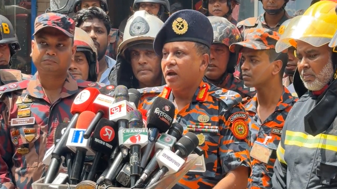ফায়ার লাইসেন্স ছাড়াই চলছিল অ্যাপেক্স শোরুম
