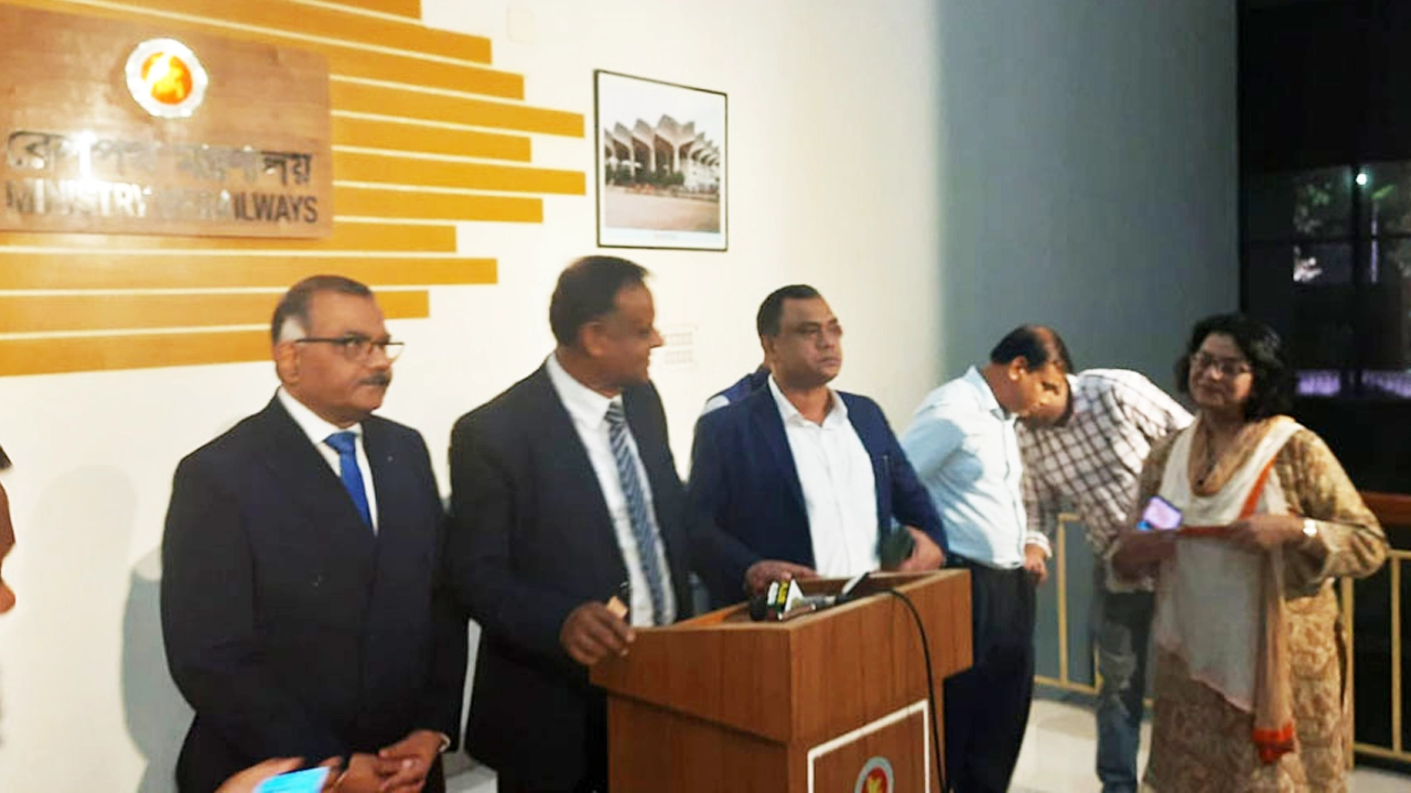 ‘আন্তদেশীয় ট্রেন চালুর সিদ্ধান্ত হয়নি, প্রস্তাব পেলে পরীক্ষা হবে’