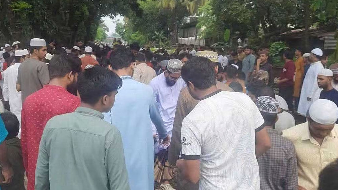 শিশুদের বাঁচাতে গিয়ে ট্রেনে কাটা পড়ে ইলেকট্রিশিয়ান মিন্টুর মৃত্যু