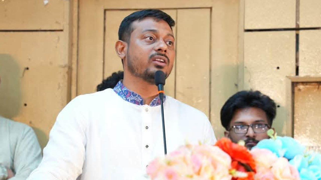 গুলশানে আ.লীগ মিছিলে প্রশ্ন তুললেন নাসীরুদ্দীন পাটওয়ারী