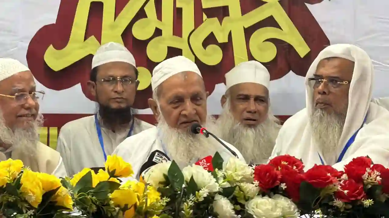তওবা ছাড়া সাদকে বাংলাদেশে আসতে দেওয়া হবে না: হেফাজত আমির