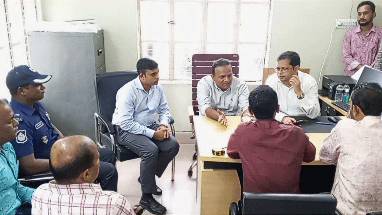 হিজলা হাসপাতালের জীর্ণ ভবন পরিদর্শনে ক্ষোভ রাজীব আহসানের