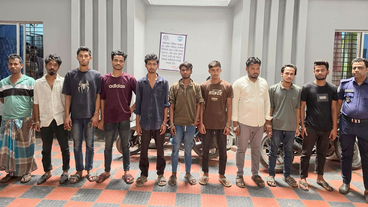 ফেনীতে বিশেষ অভিযানে মাদকসহ ২১ জন গ্রেপ্তার