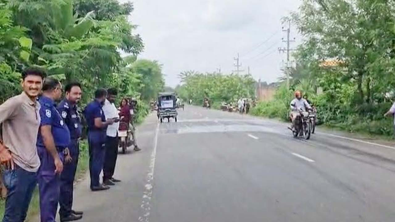 সাতক্ষীরায় বাসচাপায় বৃদ্ধ নিহত