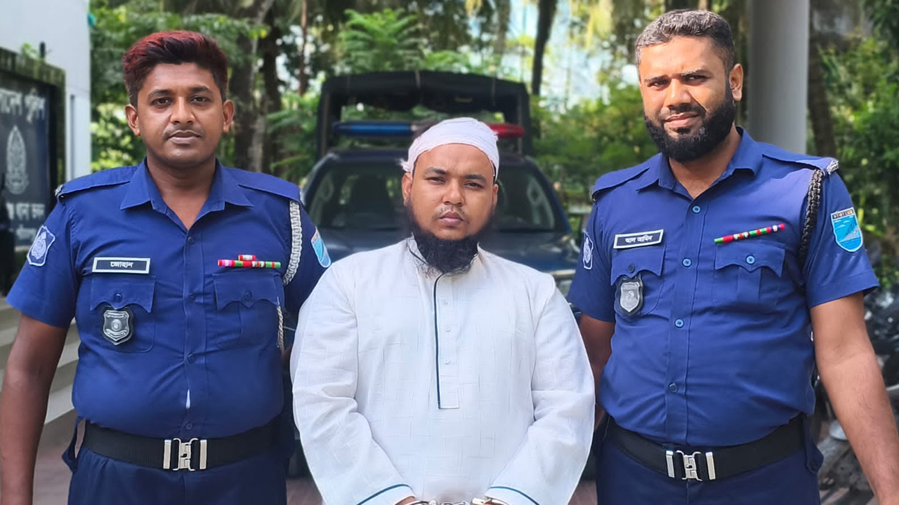 মাদ্রাসাছাত্রকে বলাৎকারে প্রধান শিক্ষক গ্রেপ্তার