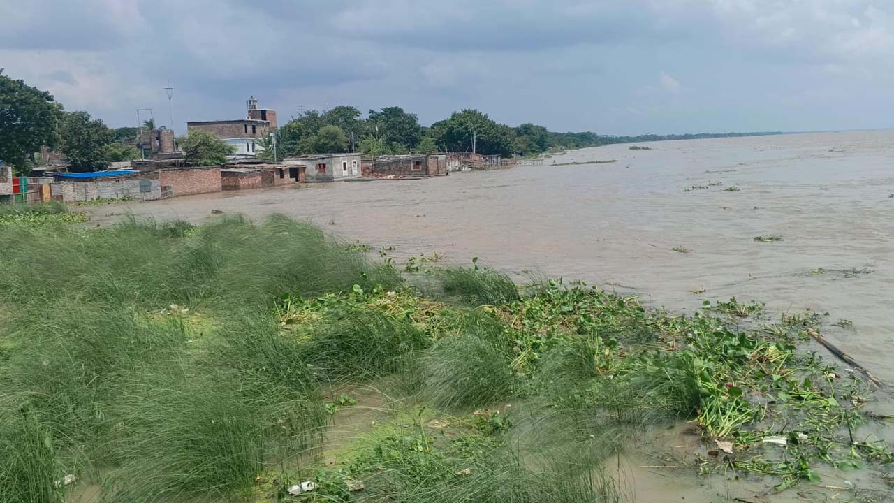 পানি কমলেও চরাঞ্চলে দুর্ভোগ কাটেনি
