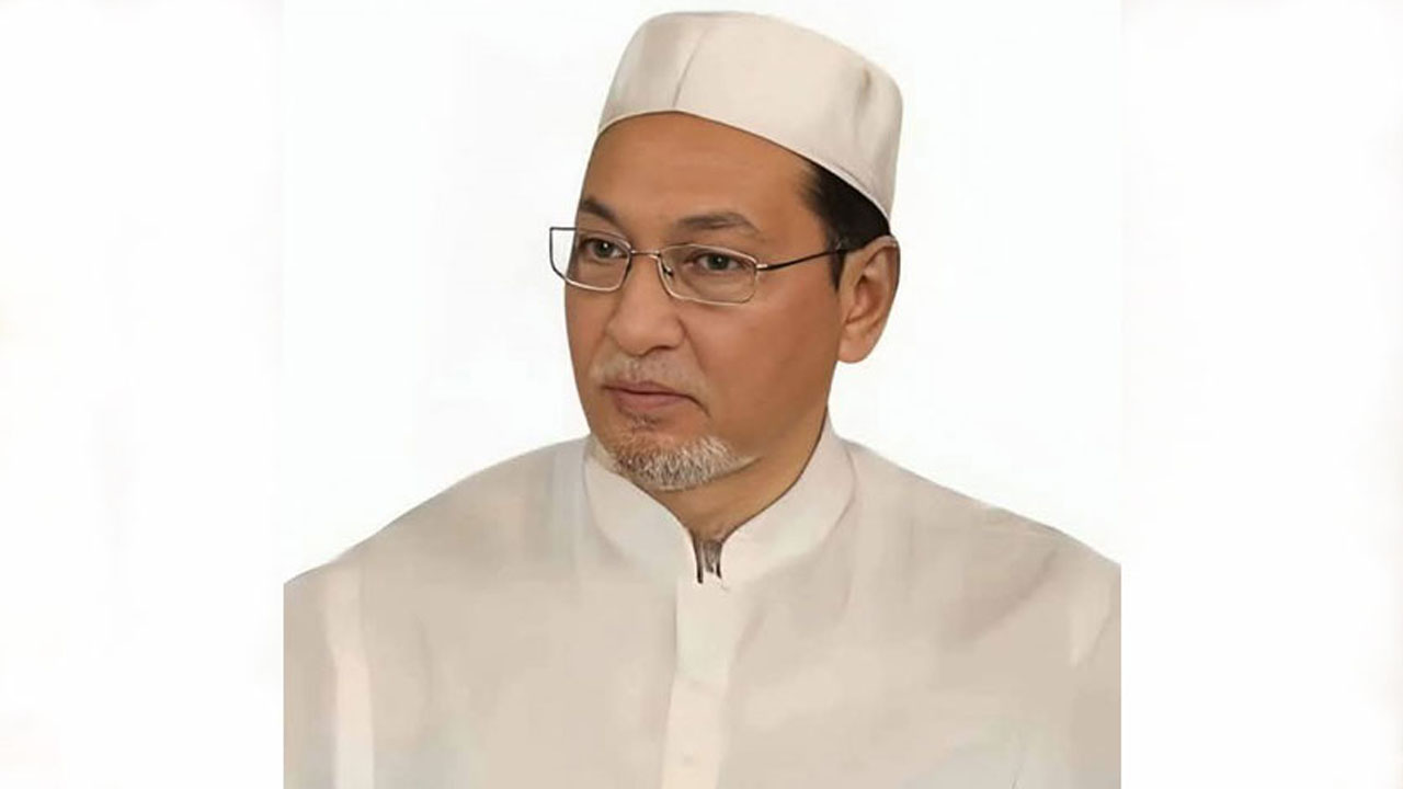 ওমরাহ পালনে সৌদি গেলেন চিফ হুইপ নূরুল ইসলাম মনি