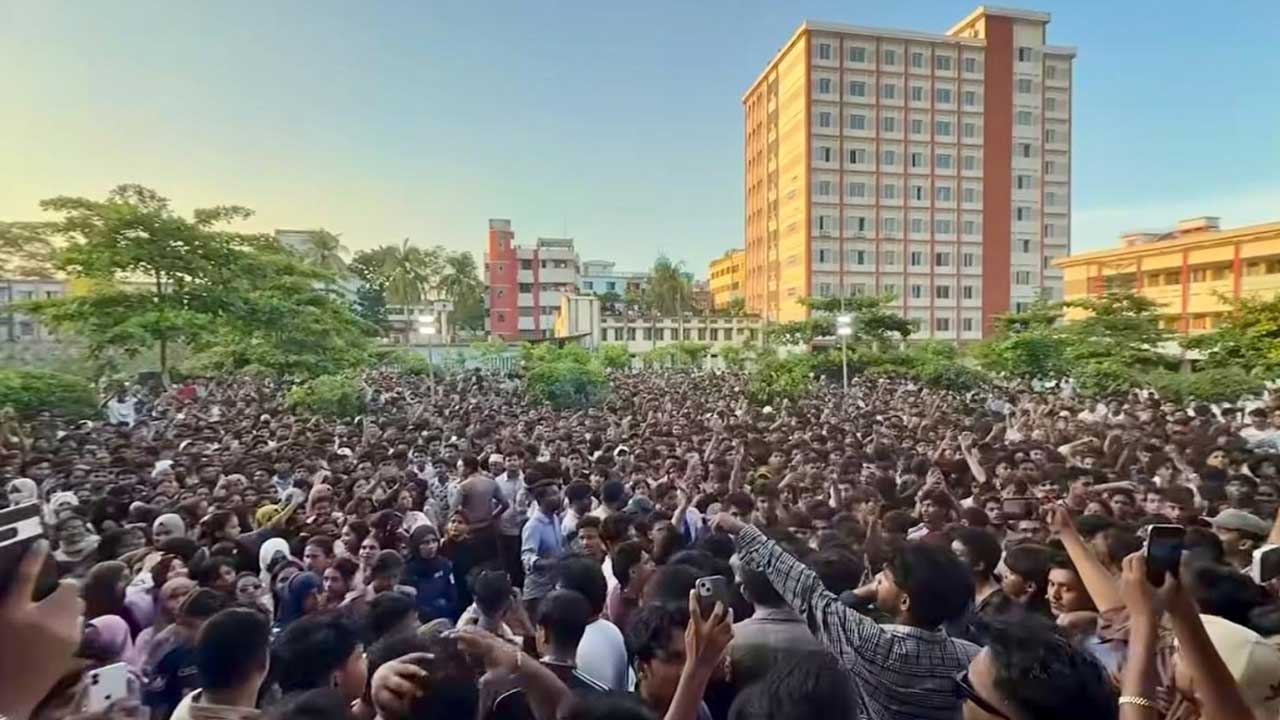 ব্রাহ্মণবাড়িয়ায় শান্তিপূর্ণভাবে সম্পন্ন হলো কলেজ কনসার্ট