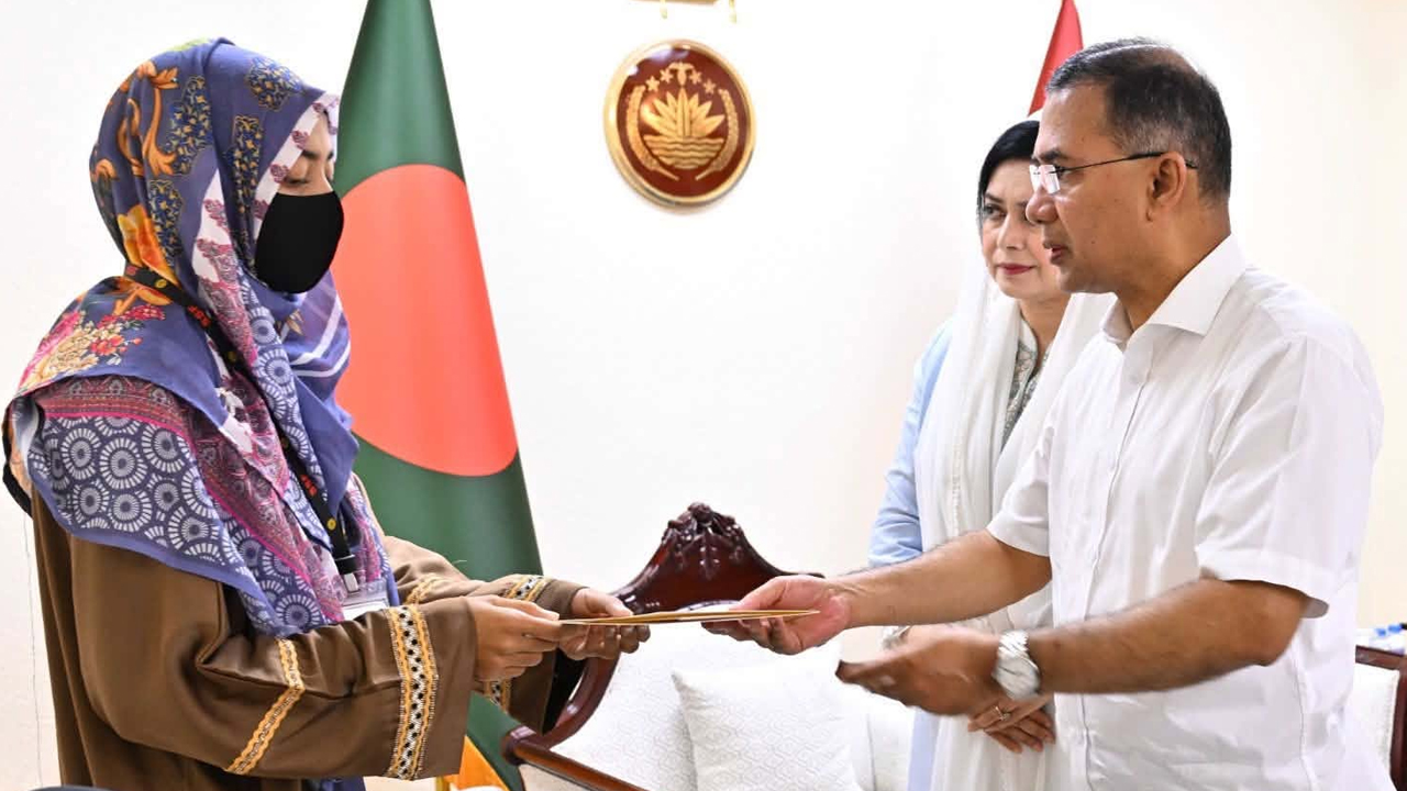 শহীদ সেনাসদস্যদের পরিবারের পাশে থাকার আশ্বাস প্রধানমন্ত্রীর