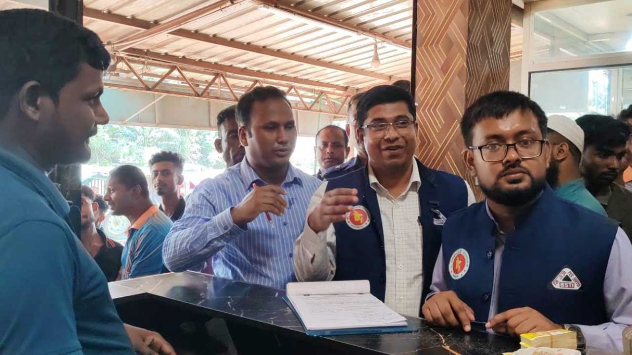 বগুড়ায় অস্বাস্থ্যকর পরিবেশে দই তৈরির অভিযোগে ৫ প্রতিষ্ঠানের বিরুদ্ধে জরিমানা
