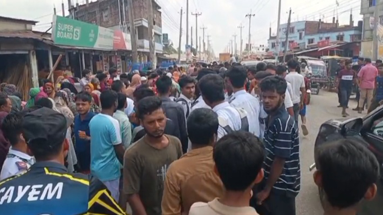 ময়মনসিংহে অটোরিকশা থেকে পড়ে শিক্ষক নিহত