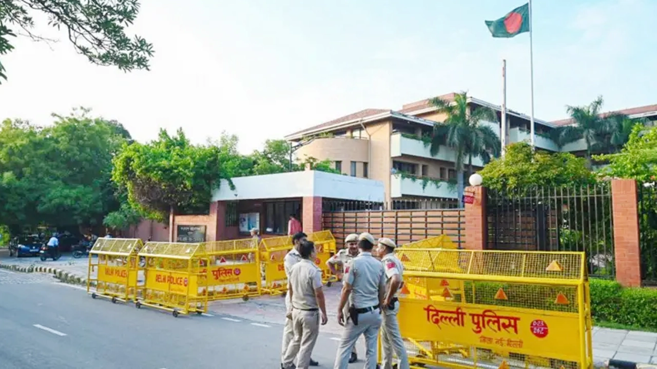 নয়াদিল্লিতে বাংলাদেশের হাইকমিশনার অনুমোদন কেন আটকে রাখল ভারত