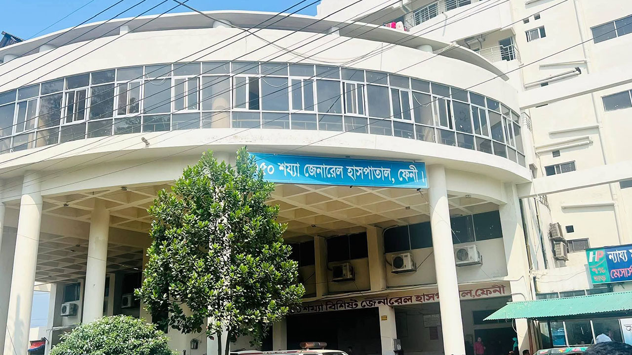 এমপিদের সমালোচনা করায় ফেনী সদর হাসপাতালের ৪ নার্সকে শোকজ