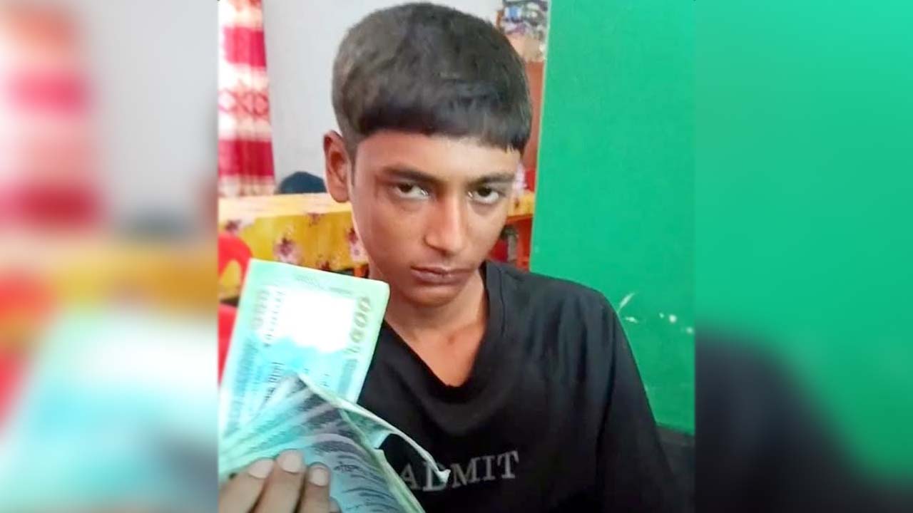 শ্যামনগরে জাল টাকায় পণ্য কিনতে গিয়ে কিশোর আটক
