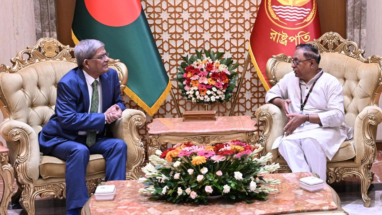 রাষ্ট্রপতির সাথে বিপ্লবী ওয়ার্কার্স পার্টির সাধারণ সম্পাদকের সৌজন্য সাক্ষাৎ