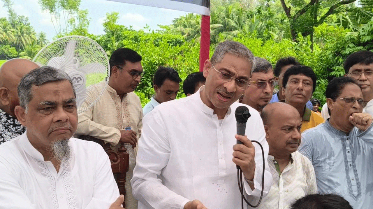 মসজিদে বসে রাজনীতির দিন শেষ: এ্যানি