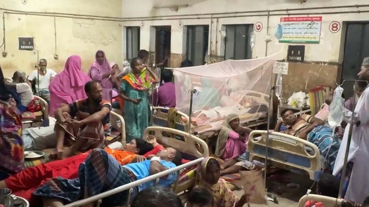 জামালপুর/ধারণক্ষমতার ৩ গুণ রোগী, সাধারণ রোগীর পাশে ডেঙ্গু আক্রান্তরা