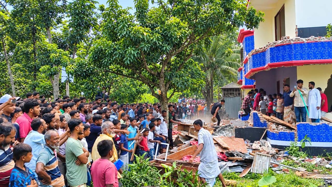 শিশু কলি হত্যার আসামির বাড়িতে ভাঙচুর