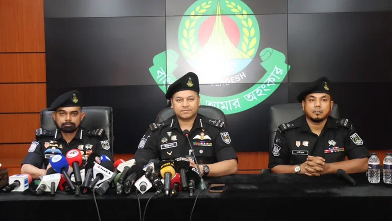 লুট হওয়া অস্ত্র ফেরত দিলে পুরস্কার, আইনি ঝামেলা নেই