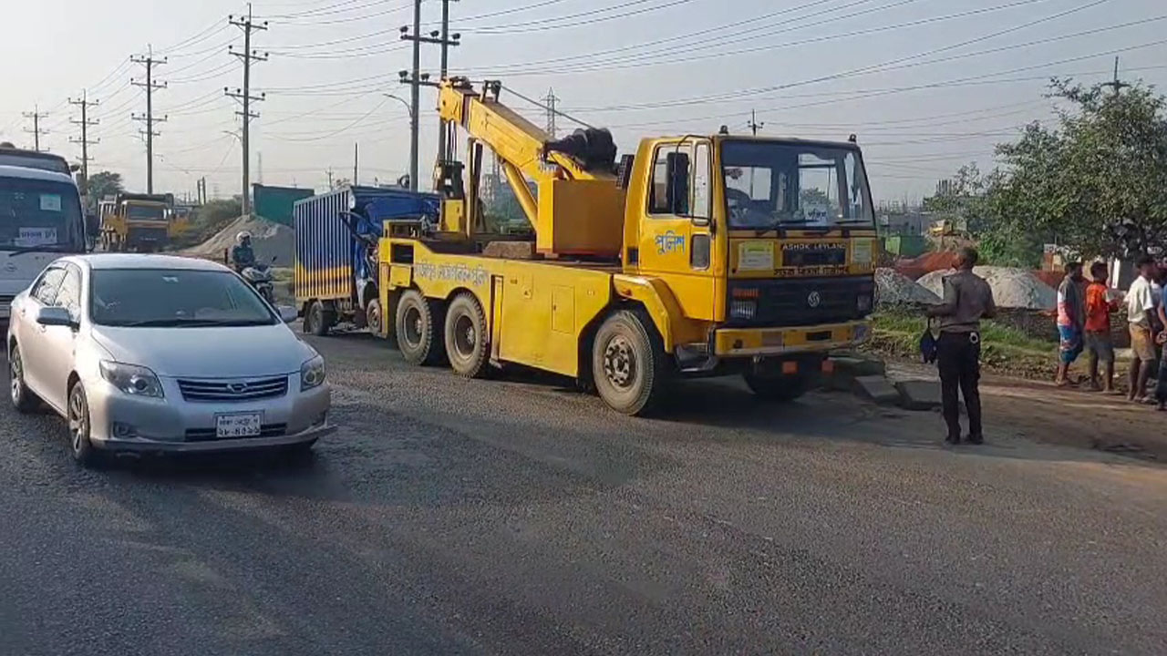 গাজীপুরে ট্রাকে ধাক্কা, পিকআপ চালক নিহত
