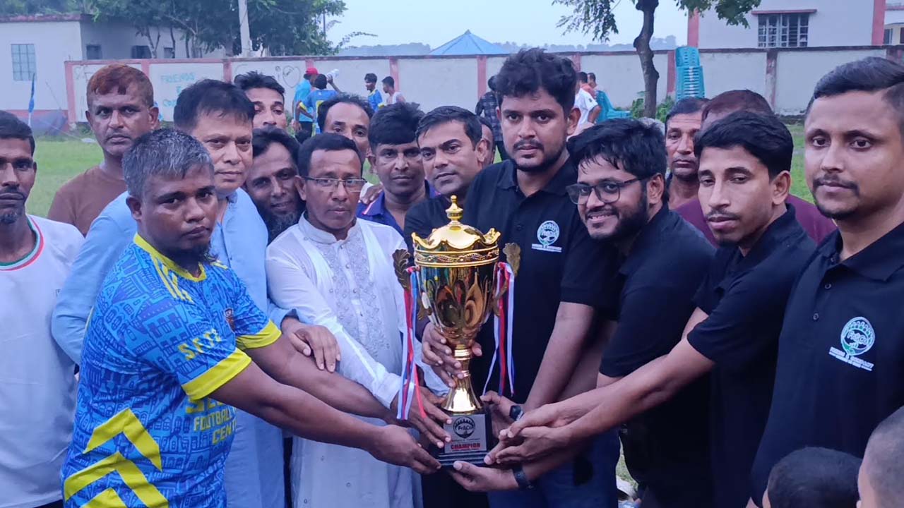 লোহাগড়ায় প্রীতি ফুটবলে শিপন সেন্টারের জয়