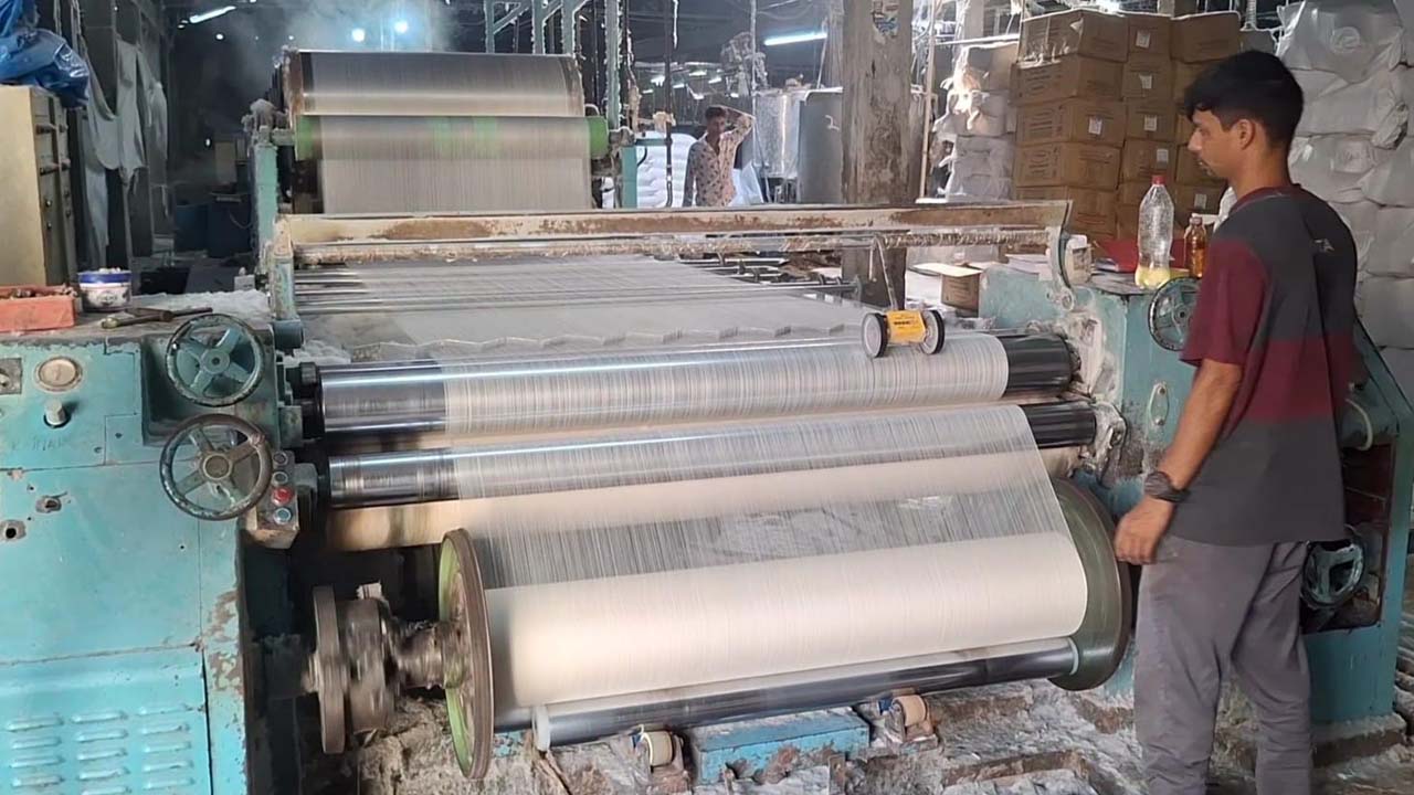 নরসিংদীর কারখানায় গতি ফিরছে
