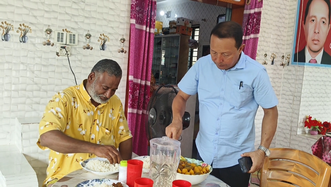 অসচ্ছল রোগীদের জন্য বিনামূল্যে খাবারের ব্যবস্থা করলেন ডা. গোলাম মোস্তফা