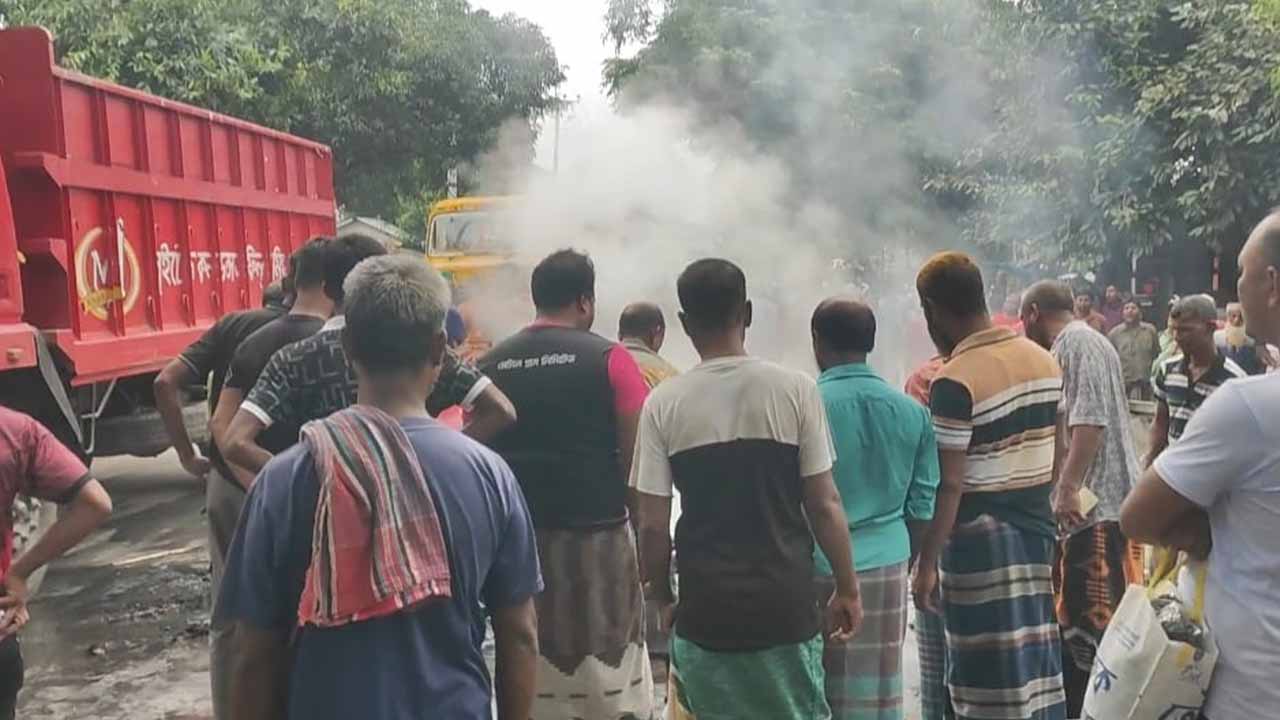 শিশু নিখোঁজের জেরে দিনাজপুরে সড়ক অবরোধ