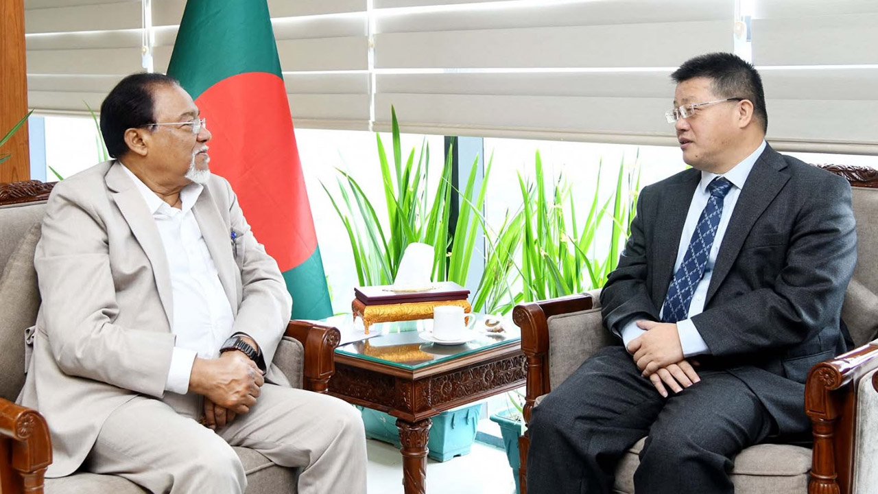প্রধানমন্ত্রীর জনপ্রশাসন উপদেষ্টার সঙ্গে চীনের বিদায়ি রাষ্ট্রদূতের সাক্ষাৎ