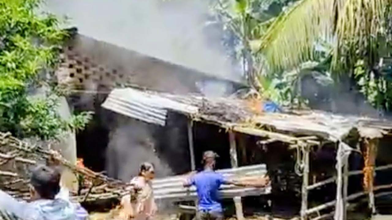 রাজধানীতে গৃহবধূ হত্যায় স্বামীর বাড়িতে ভাঙচুর ও অগ্নিকাণ্ড